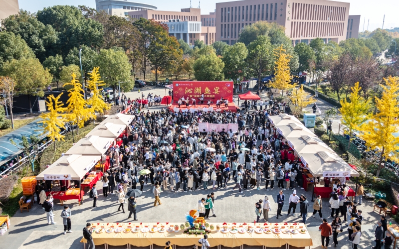 2026国际足联世界杯官方中文网站师生共享沁湖鱼宴。