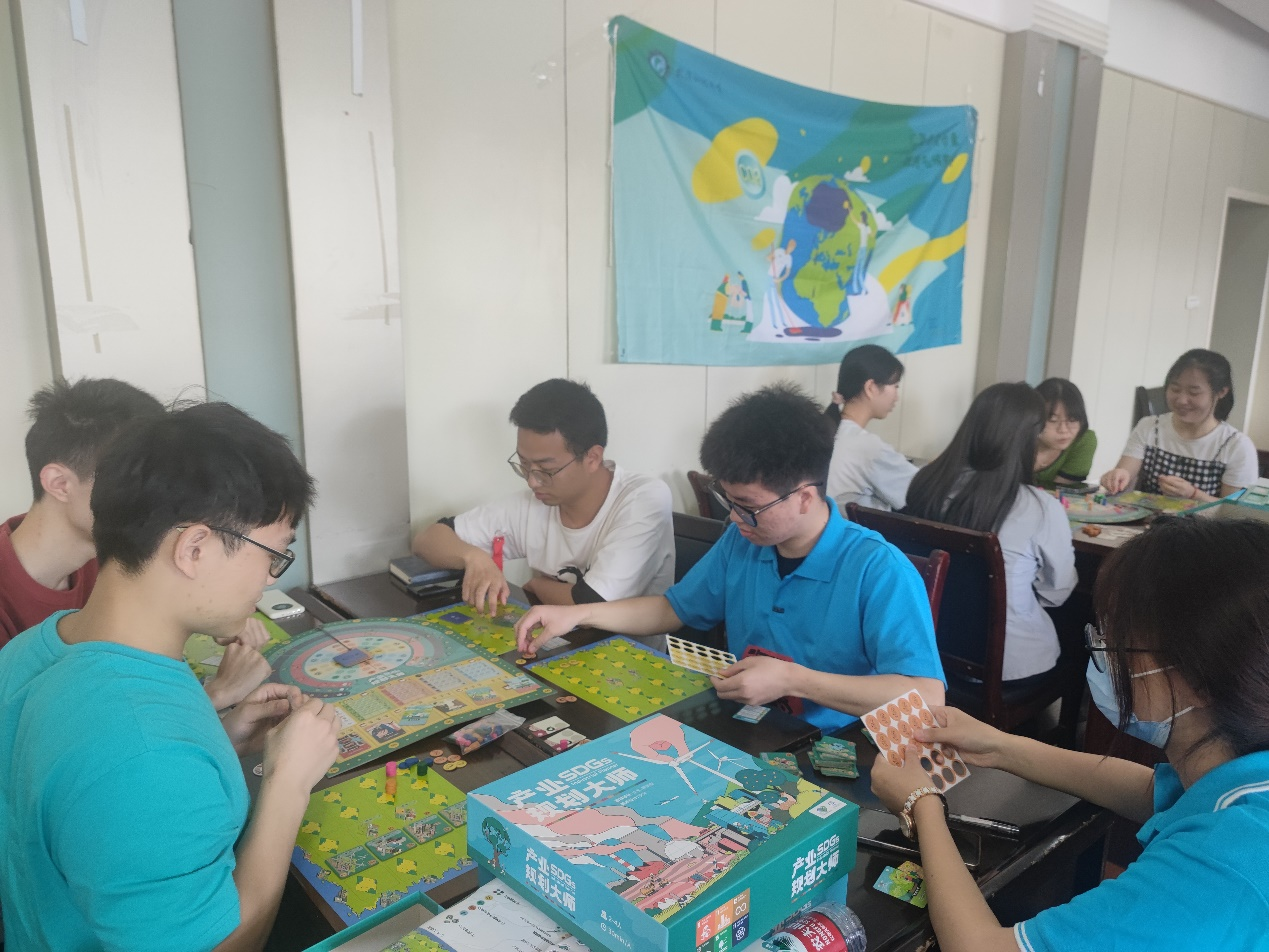 2026国际足联世界杯官方中文网站资源与环境工程学院举办桌游科普活动:以桌游形式传达双碳理念